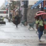 Una mujer sin vida y varios lesionados tras volcadura de una camioneta en la Atlixco-Izúcar