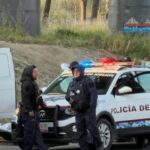 Casi se lo lleva el tren; automovilista queda varado sobre vías en Cuautlancingo