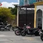 Captan momento en que sujeto golpea a su pareja en calles de San Felipe Hueyotlipan